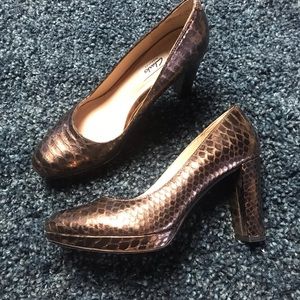 Clarks Women's Kendra Sienna Pump bronze snake 8.5